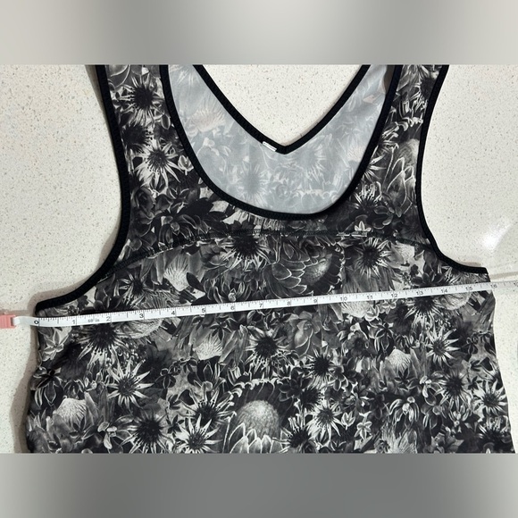 🌟Like New🌟 Lululemon Run: Split Singlet - Picture 4 of 7